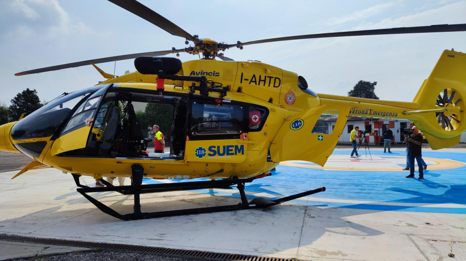 Si stacca un masso e cade nel vuoto, morto un escursionista