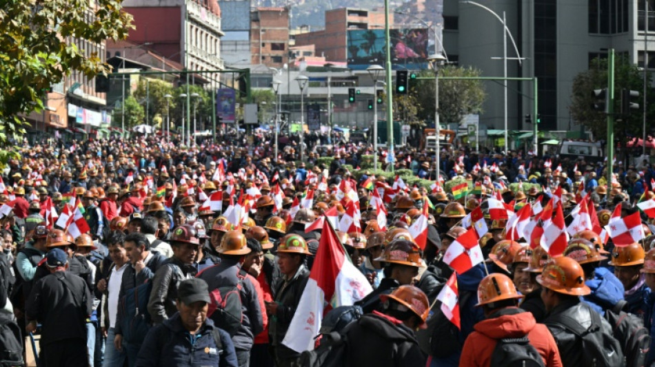 Mineradores bloqueiam La Paz contra falta de combustível