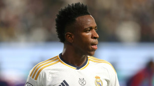 Den&uacute;ncia por insultos racistas contra Vini Jr. &eacute; arquivada por falta de identifica&ccedil;&atilde;o dos autores