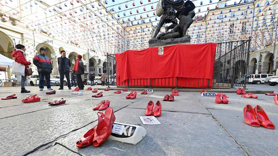 17enne denuncia, 'narcotizzata e violentata dal fidanzato