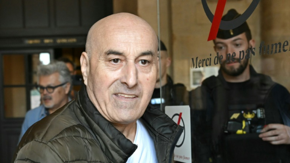 Acusado de roubar Kim Kardashian em Paris em 2016 diz que se arrepende de assalto