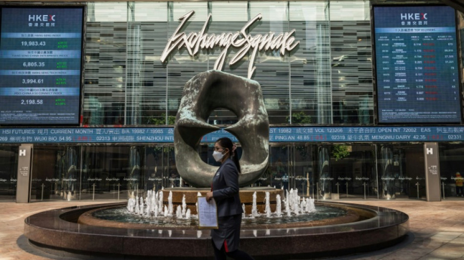 Markets mixed as traders cautiously eye trade developments