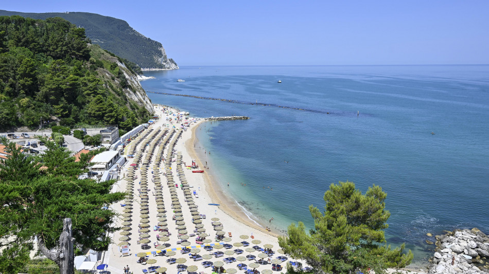 Estate: 66 milioni turisti e 267 milioni presenze, bene italiani