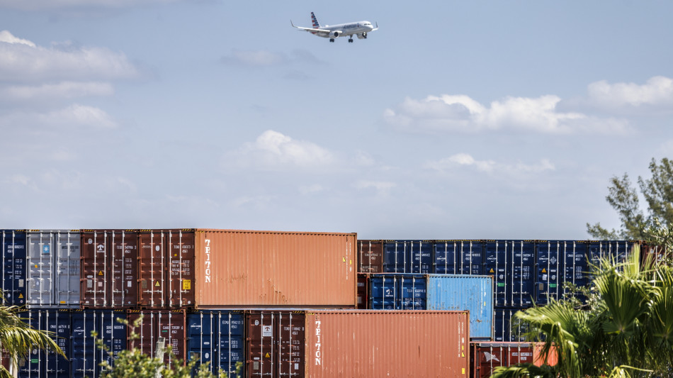 Borsa: Hong Kong chiude a +2,98% con tregua Cina-Usa su dazi