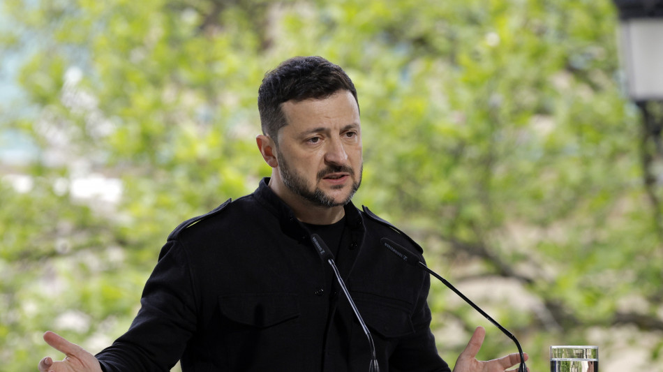 Zelensky, 'grato al Papa per sua disponibilit&agrave; a mediare'