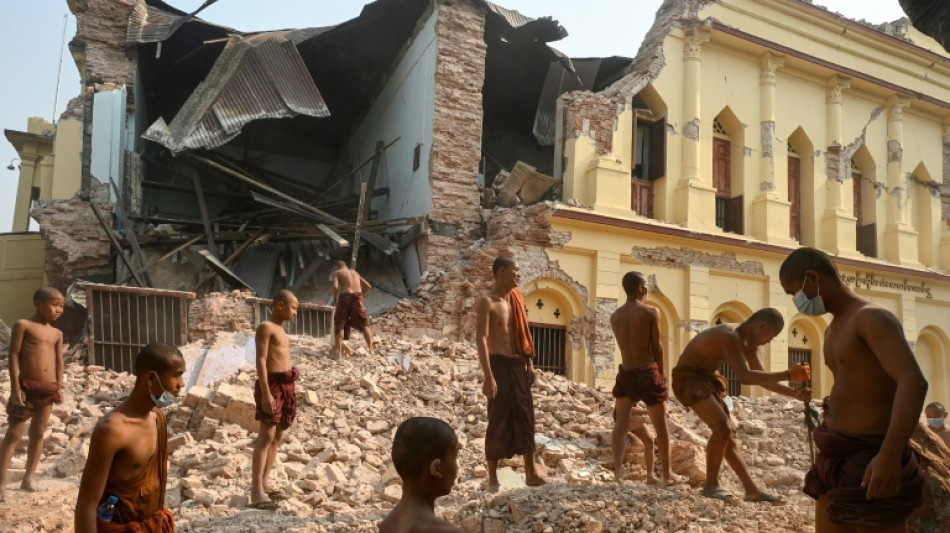 Myanmar quake toll passes 2,700, nation halts to honour victims