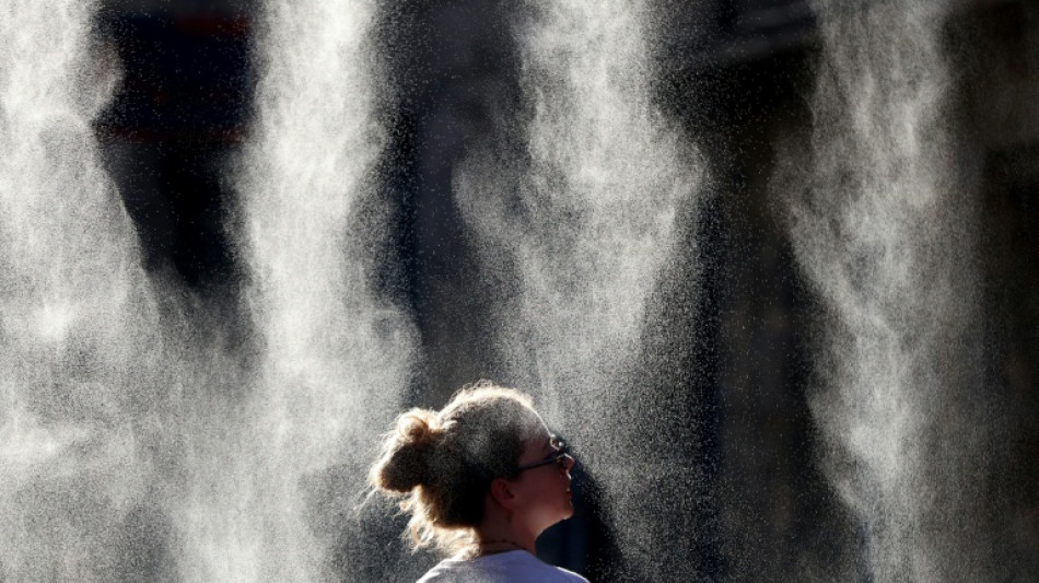Canicule: les Fran&ccedil;ais commencent &agrave; souffler, les h&ocirc;pitaux s'accrochent encore