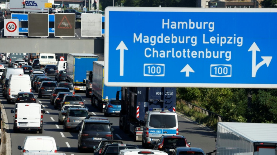 Neuer Abschnitt der Autobahn 100 in Berlin unter Protesten offiziell eröffnet
