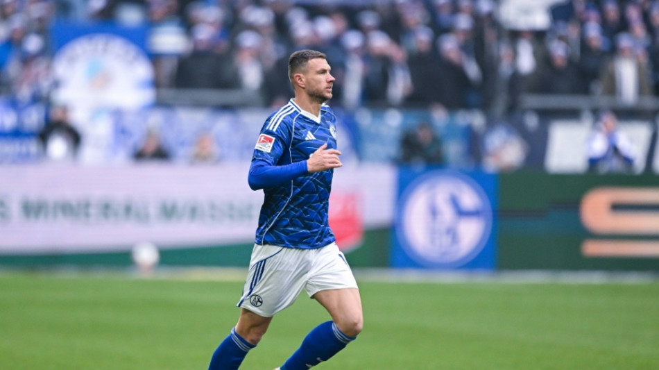 Gleich ein Tor: Dzeko jubelt beim Deb&uuml;t