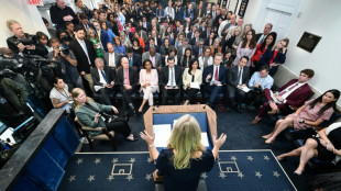 Ofensiva de Donald Trump contra la prensa tradicional en sus primeros 100 d&iacute;as