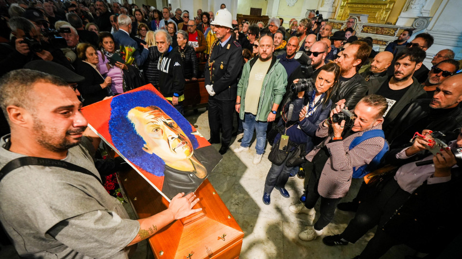 Ultimo saluto a James Senese sulle note di Chi tene 'o mare