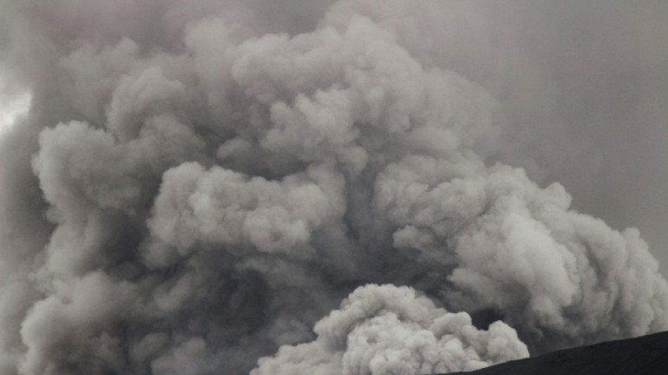Los rescatistas buscan al &uacute;ltimo desaparecido en el volc&aacute;n de Indonesia