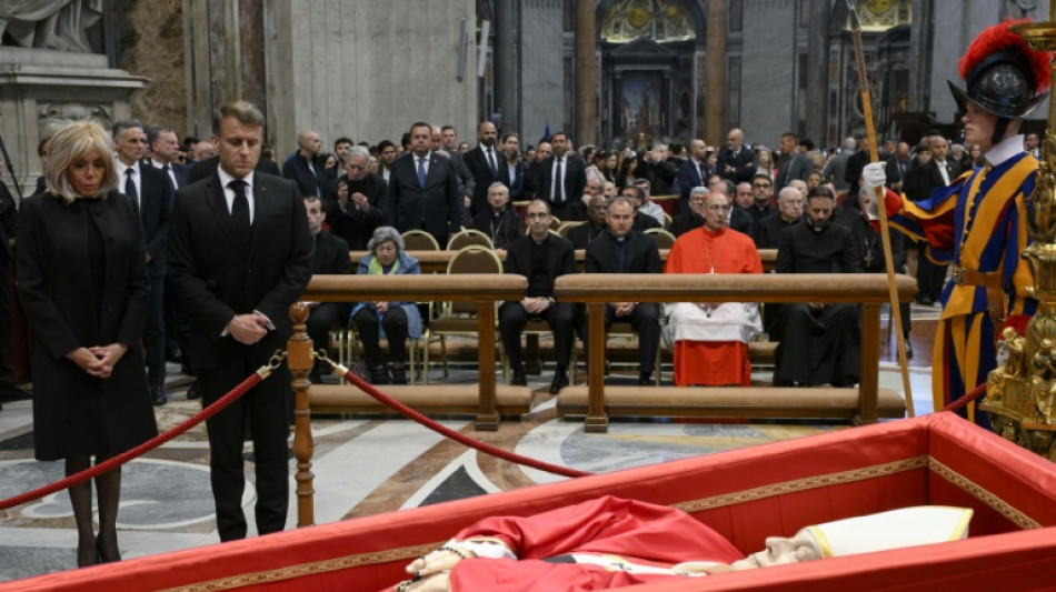 Vatikan: 250.000 Menschen nahmen am Sarg Abschied von Papst Franziskus