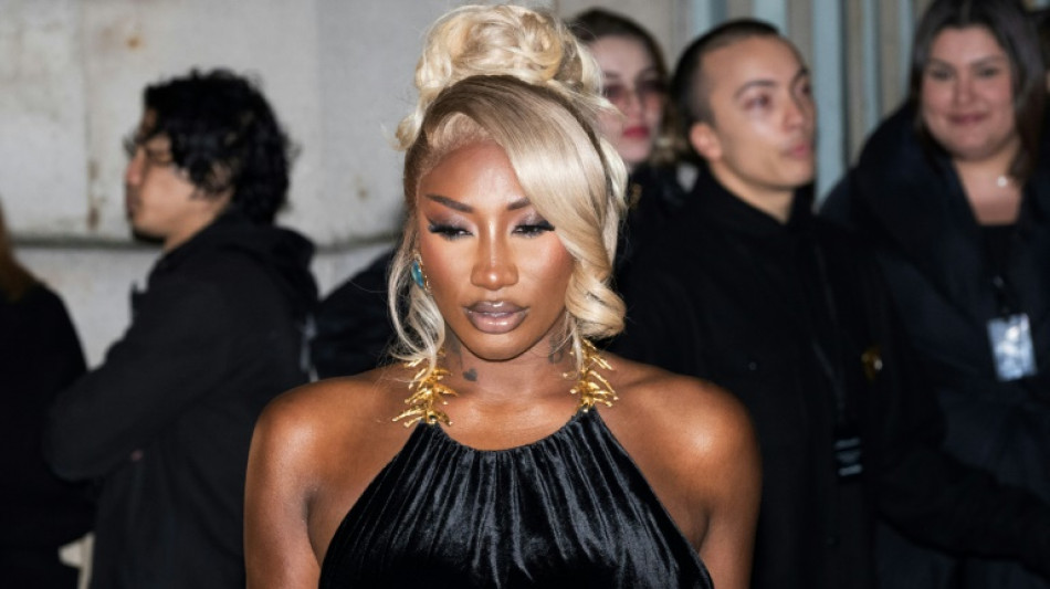 Treize proches des identitaires jug&eacute;s pour des injures racistes contre Aya Nakamura