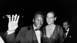Actor, cantante y figura comercial: los goles de Pel&eacute; fuera del campo