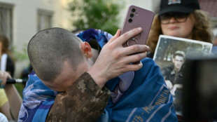 Ukraine : larmes et sourires lors du plus grand &eacute;change de prisonniers entre Kiev et Moscou