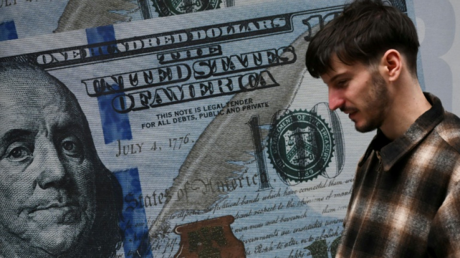 Argentina de Milei, dividida entre quem viaja e consome e quem não consegue sobreviver