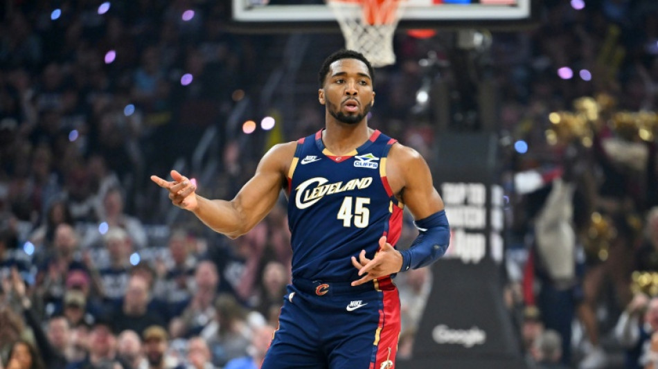 Mitchell, Harden shine as Cavs down Raptors for 2-0 series lead