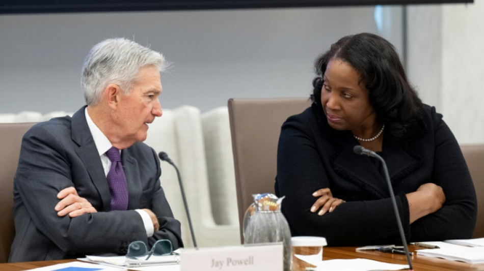 Audi&ecirc;ncia sobre demiss&atilde;o de diretora do Fed termina sem decis&atilde;o