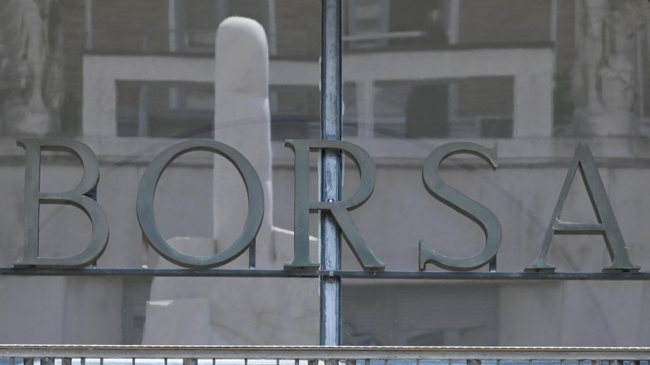 Borsa: l'Europa frena con Wall Street, Milano -0,4%