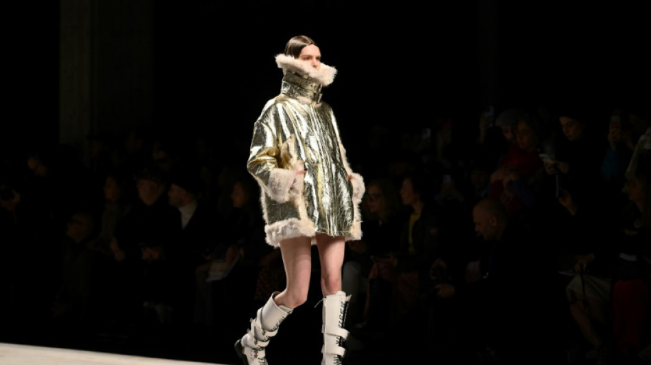 El argentino Adrian Appiolaza estrena para Moschino en la Semana de la Moda de Mil&aacute;n