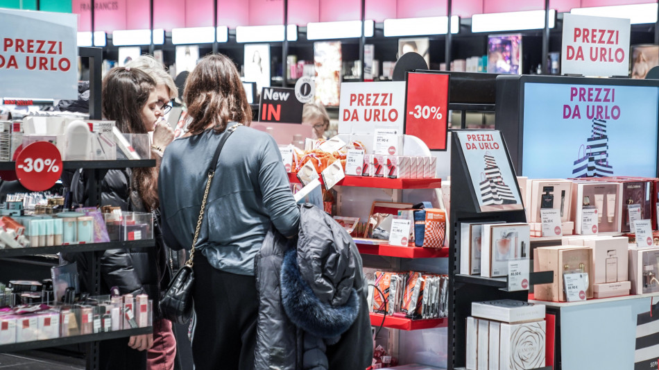 Saldi, Consumatori Unc, sconti pi&ugrave; bassi rispetto al 2024