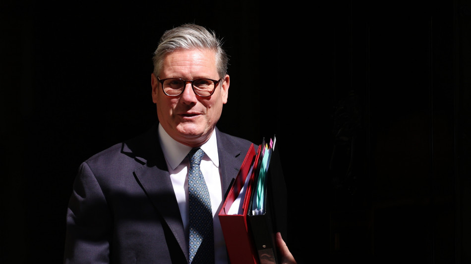 Starmer, deluso da sconfitta Labour per mano di Farage
