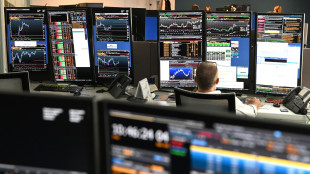 Borsa: Milano in rialzo con le banche, corre Stm