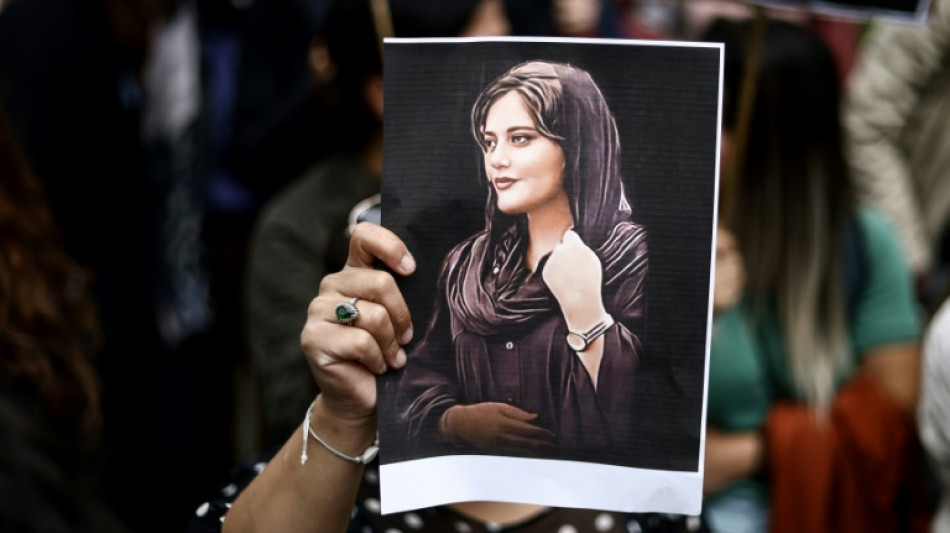 Parlamento Europeu concede pr&ecirc;mio Sakharov &agrave; iraniana Mahsa Amini