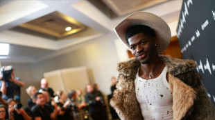 Rapper Lil Nas X é preso por andar seminu em Los Angeles
