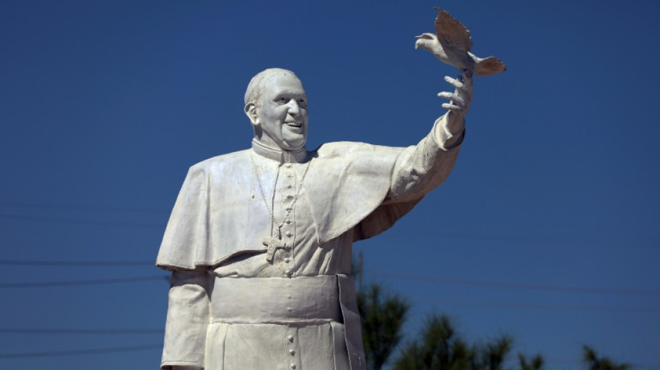 Migrantes suspiran por Francisco en la frontera donde "no mana leche ni miel"