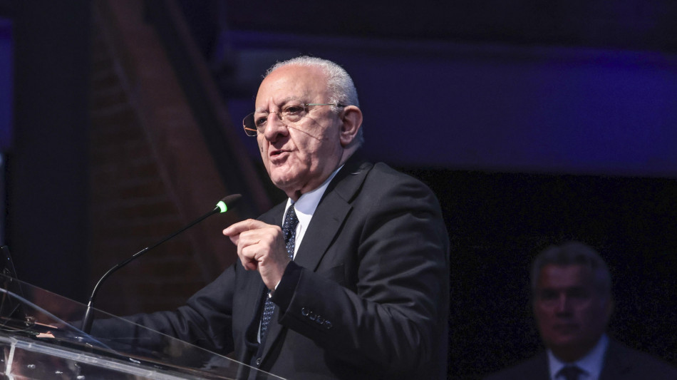 De Luca, non si può tornare nella palude, mi devono sparare