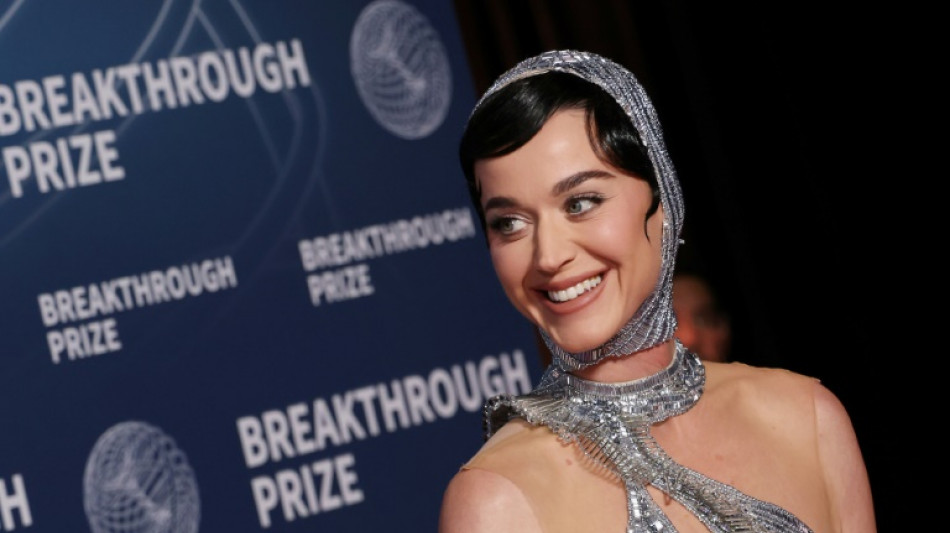 Katy Perry y novia de Bezos partirán al espacio en un vuelo 100% femenino