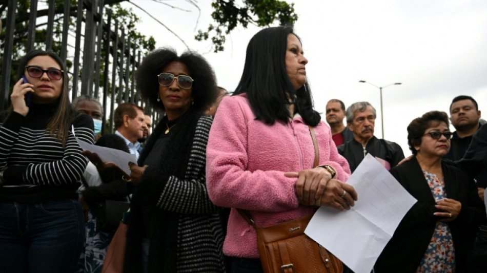 Col&ocirc;mbia envia avi&otilde;es aos EUA para transportar deportados ap&oacute;s atrito com Trump