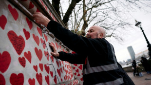 A Londres, un mur du souvenir pour les victimes du Covid s'illumine pour No&euml;l
