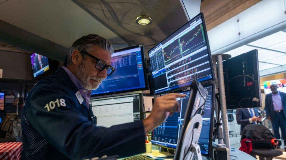 Les Bourses saluent la fin annonc&eacute;e du blocage budg&eacute;taire avec une s&eacute;rie de records