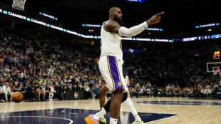 Play-offs NBA: les Lakers au bord de l'&eacute;limination contre Minnesota, l'inqui&eacute;tude Lillard