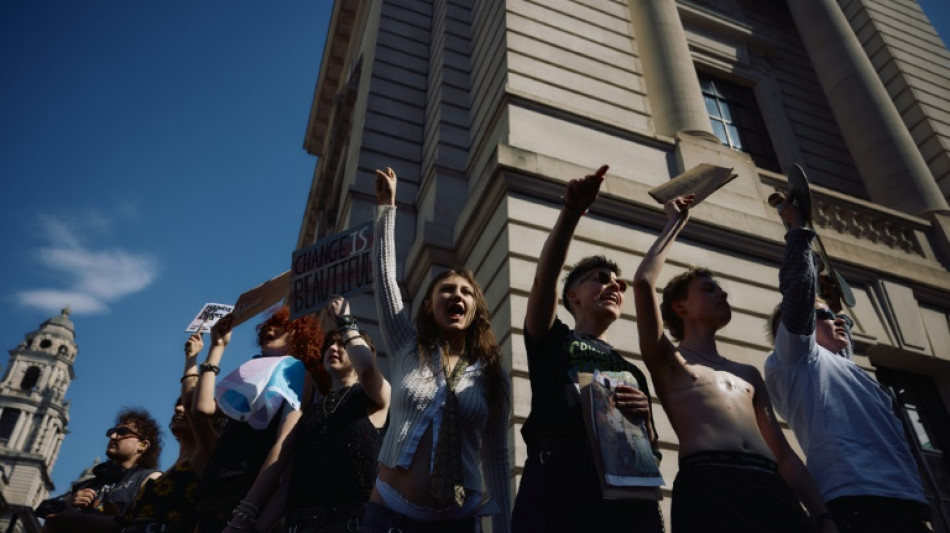 Los ba&ntilde;os femeninos no son para mujeres trans, seg&uacute;n el regulador brit&aacute;nico