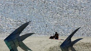 El noreste de Australia se prepara para un "destructivo" cicl&oacute;n