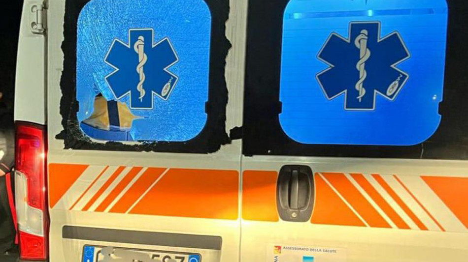 Rissa davanti discoteca, giovane ferito a martellate