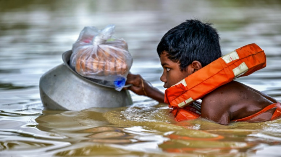 Inondations au Bangladesh: pr&egrave;s de 300.000 personnes r&eacute;fugi&eacute;es dans des abris