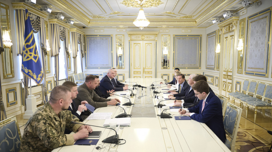 Zelensky, domani team ucraino a Istanbul, guider&agrave; Umerov