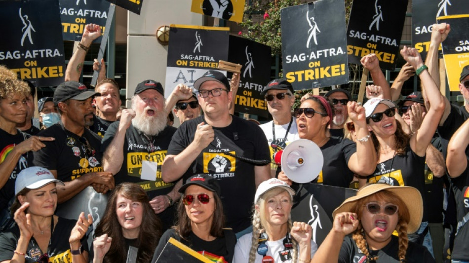 Greve em Hollywood continua ap&oacute;s suspens&atilde;o das negocia&ccedil;&otilde;es
