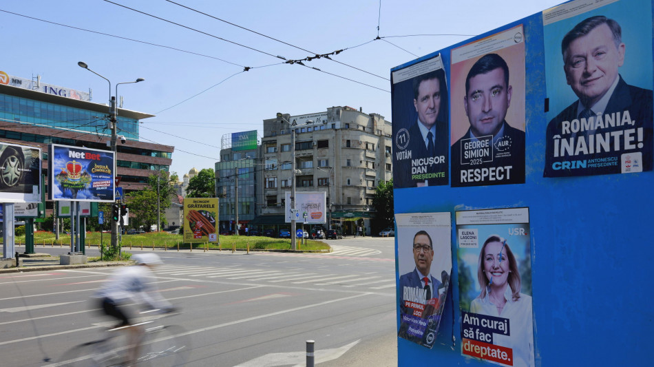 Presidenziali Romania, al via il voto all'estero