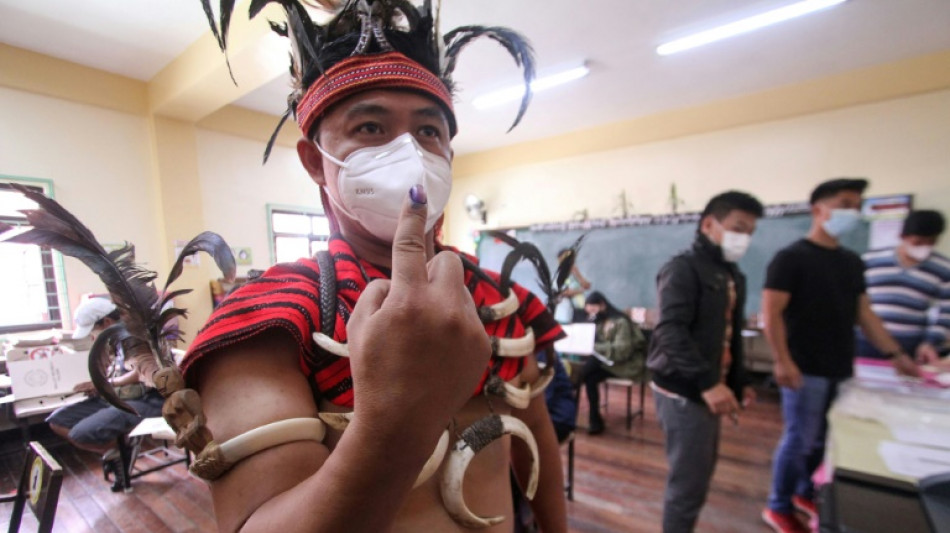 &Eacute;lections aux Philippines: Marcos Jr vers une victoire &eacute;crasante, quatre morts dans des violences