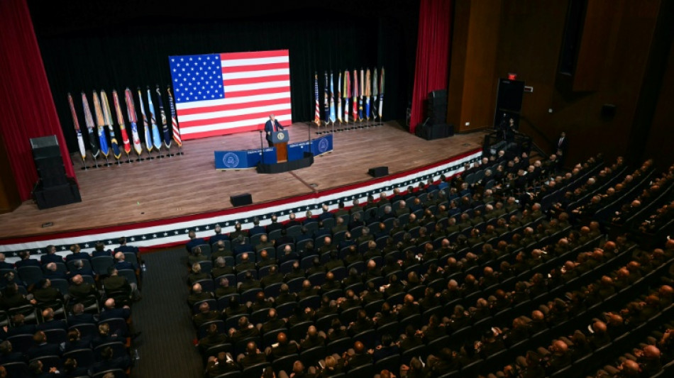 Trump exhorta a sus generales a vigilar "el enemigo interior" en EEUU