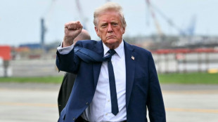 Trump exige que barcos dos EUA tenham trânsito livre em canais de Panamá e Suez