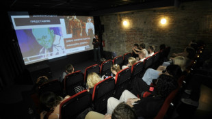 Ukraine: les cin&eacute;mas, refuges pour fuir la r&eacute;alit&eacute; et les raids a&eacute;riens