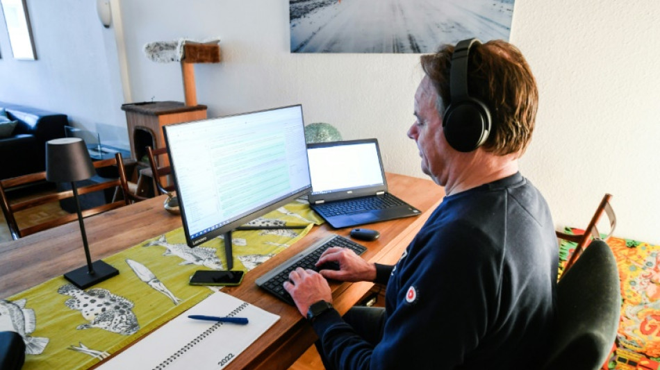 Unternehmen wollen Besch&auml;ftigte mit Jobticket, Computer und Sabbatical k&ouml;dern