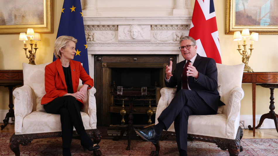 Starmer-von der Leyen, sanzioni a Mosca fino a stop guerra